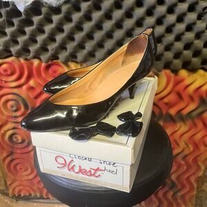 Women’s black Pantent leather heal pump size 8.5